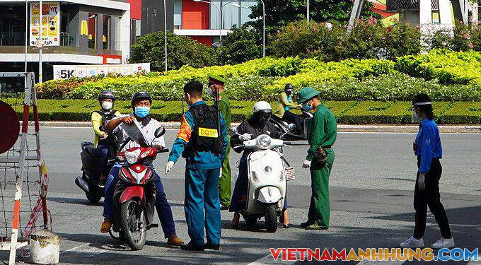 Đề xuất cán bộ, công chức TP HCM đi làm trong 2 khung giờ