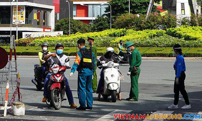 Đề xuất cán bộ, công chức TP HCM đi làm trong 2 khung giờ