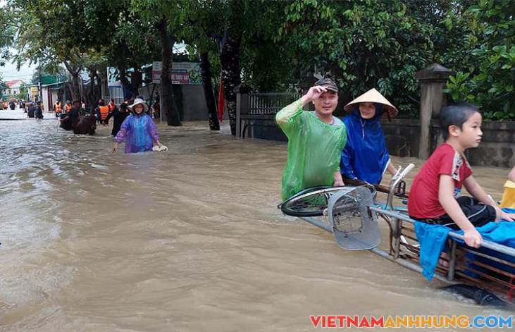 Gần 700 nhà dân ở Nghệ An bị ngập