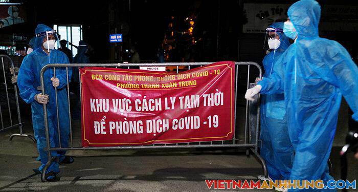 Hà Nội gỡ phong tỏa ổ dịch gần 600 ca