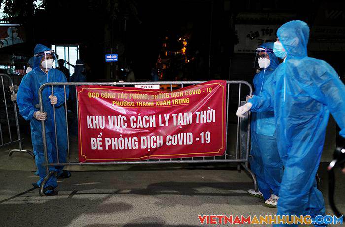 Hà Nội gỡ phong tỏa ổ dịch gần 600 ca