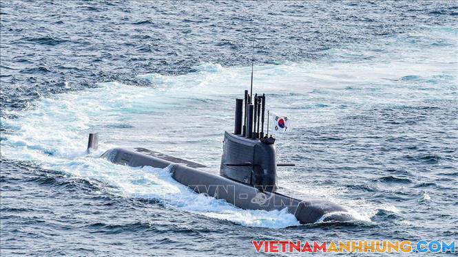 Hàn Quốc ra mắt tàu ngầm nội địa thứ 3 trang bị tên lửa đạn đạo