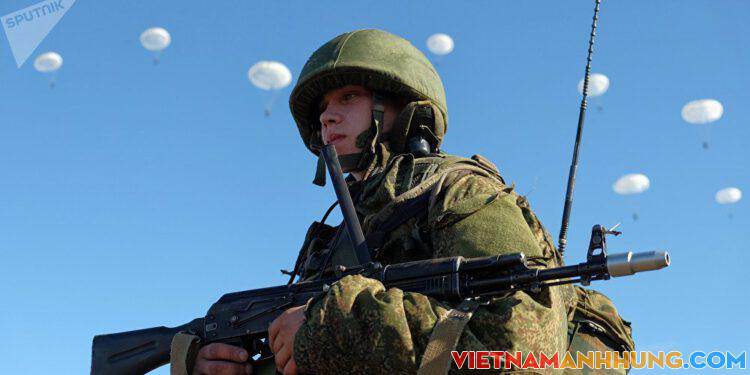 Lính dù Nga luyện đổ bộ đường không ban đêm