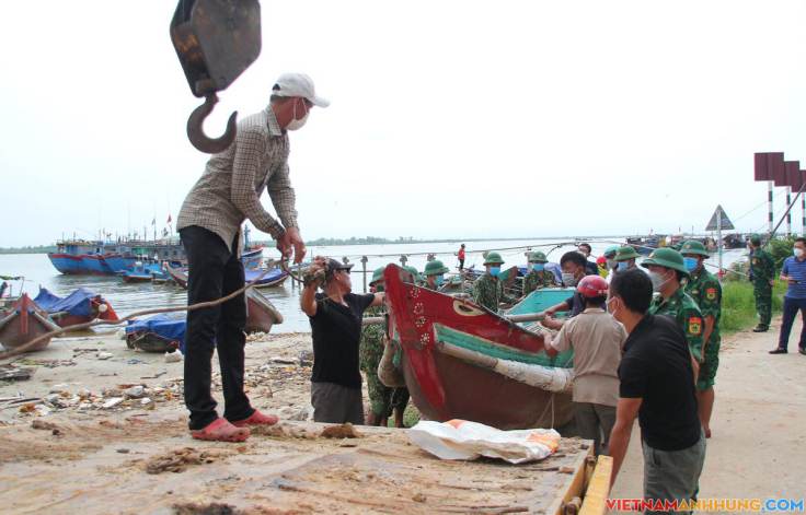 Ngư dân vào tránh bão được cách ly, xét nghiệm Covid-19