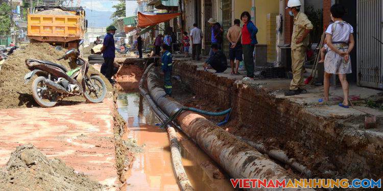 Người dân sống khổ sở ở đoạn đường 750 m chậm tiến độ