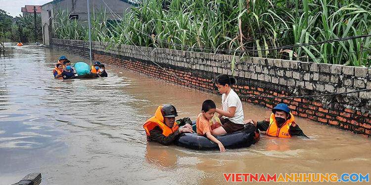 Nhiều hộ dân Nghệ An bị nước cô lập