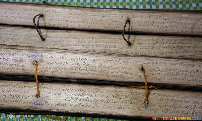 Những cuốn sách lá cổ của người Mày