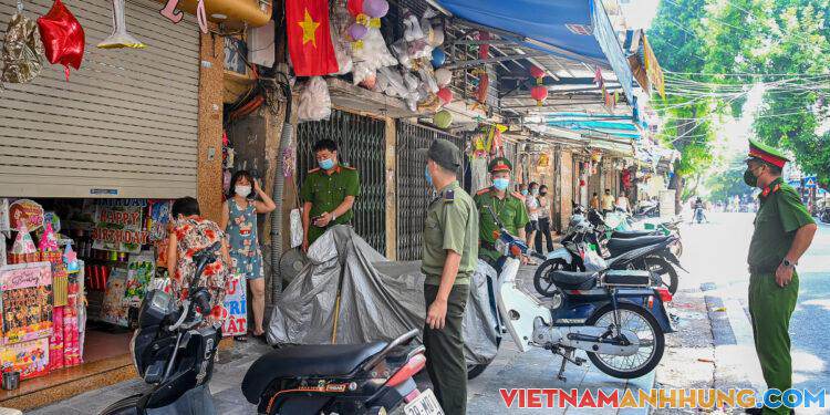 Phố Hàng Mã yên ắng mùa Trung thu