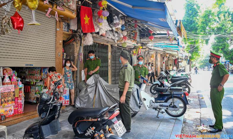 Phố Hàng Mã yên ắng mùa Trung thu