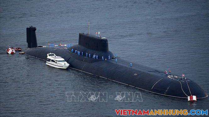 Tàu ngầm Nga bắn thử tên lửa tại Bắc Cực