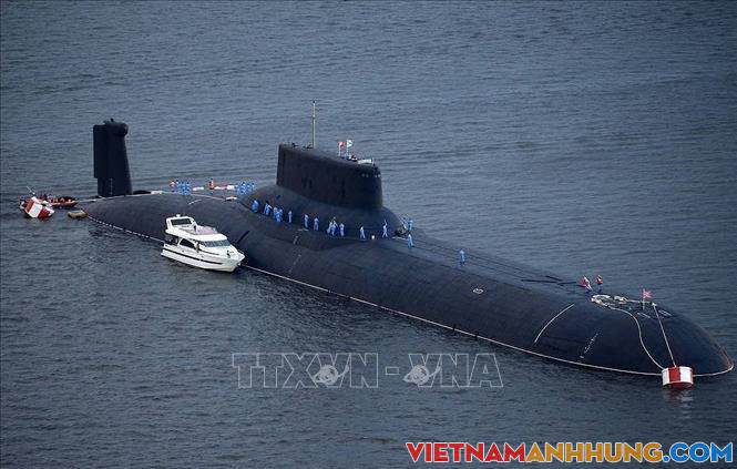 Tàu ngầm Nga bắn thử tên lửa tại Bắc Cực