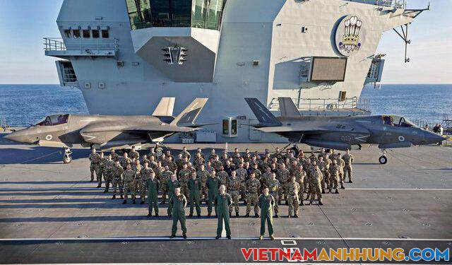 Tàu sân bay mới nhất của Anh lần đầu tiên chạm trán tàu chiến Nga