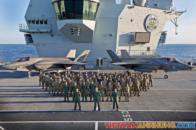 Tàu sân bay mới nhất của Anh lần đầu tiên chạm trán tàu chiến Nga