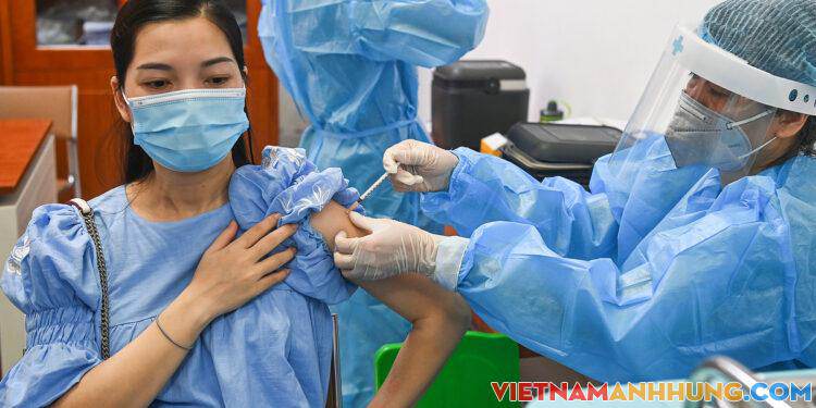 Tiêm vaccine Pfizer cho 1.200 bà bầu