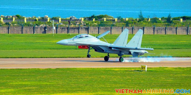 Trung Quốc sắp hé lộ tiêm kích tác chiến điện tử J-16D