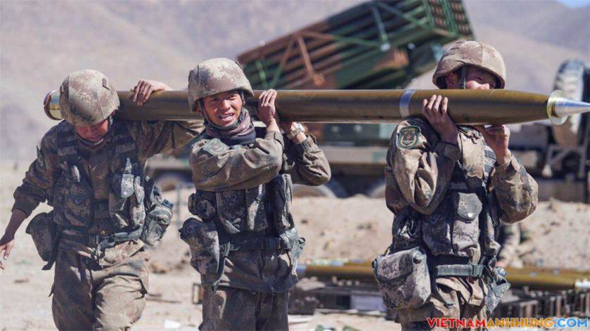 Trung Quốc tăng cường tập trận đêm, đưa khí tài hiện đại sát biên giới Ấn Độ