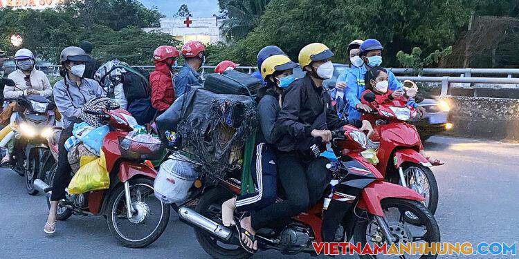 Vì sao đề xuất người TP HCM và 3 tỉnh lân cận không tự về quê?