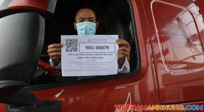 Xe chở hàng hóa nhận mã QR trên phần mềm của Bộ Công an
