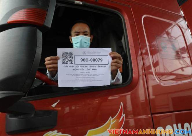Xe chở hàng hóa nhận mã QR trên phần mềm của Bộ Công an