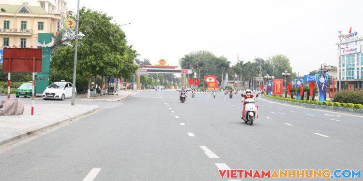 Liên tiếp phát hiện nhiều ca mắc Covid-19, giãn cách xã hội TP Phủ Lý