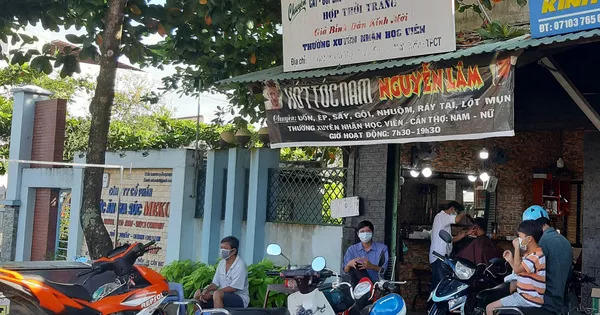 Nới giãn cách, các tiệm hớt tóc ở Cần Thơ phải xếp hàng chờ