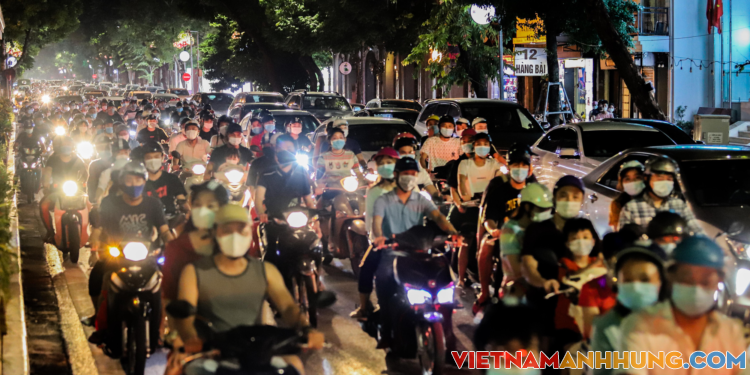 “Người dân đổ ra đường đông nghẹt ở Hà Nội chơi Trung thu rất khó chấp nhận”