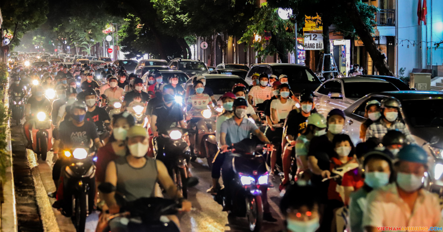 “Người dân đổ ra đường đông nghẹt ở Hà Nội chơi Trung thu rất khó chấp nhận”
