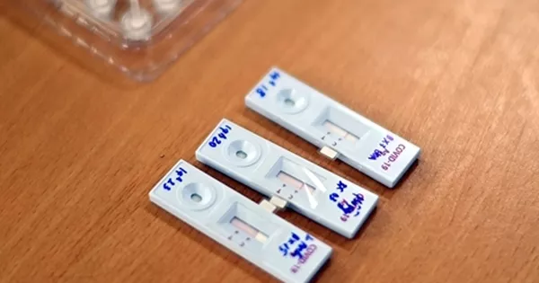 Bộ Y tế: Nhiều test nhanh Covid-19 giảm giá