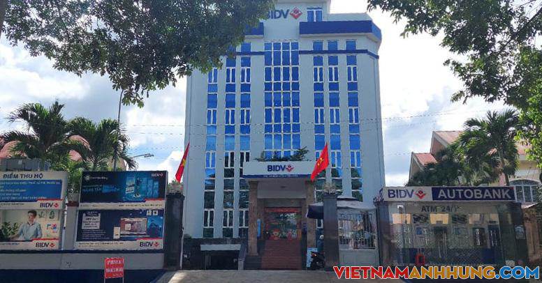 Làm rõ thông tin chi nhánh một ngân hàng đưa người ngoài vào tiêm vaccine