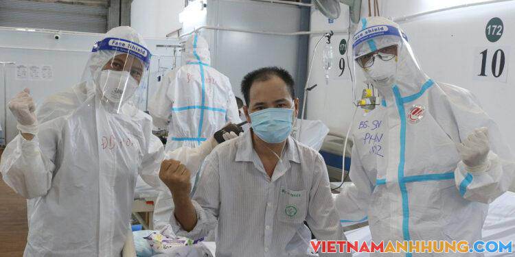 Ám ảnh với dòng chữ xin “bỏ điều trị” của bệnh nhân Covid-19 nặng và niềm vui vỡ òa