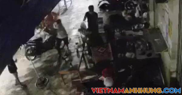 Không được qua chốt kiểm dịch, nhóm người tấn công dân quân