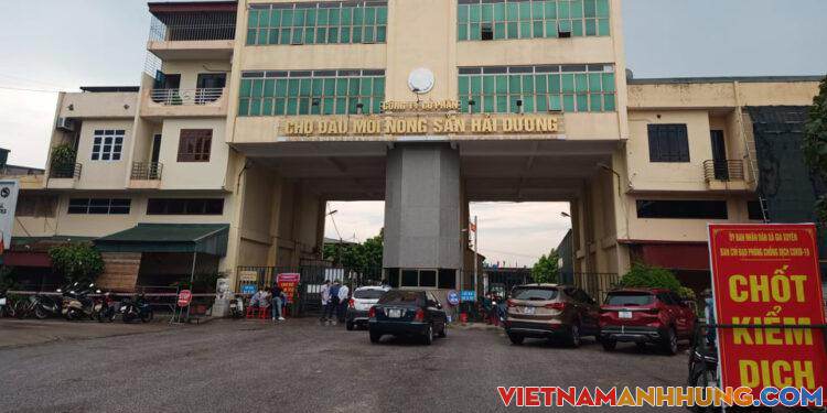 Học sinh vừa tới trường tạm nghỉ do xuất hiện ca Covid-19 mới