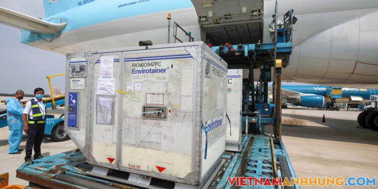 VNVC bàn giao hơn 1,3 triệu liều vaccine AstraZeneca cho Bộ Y tế