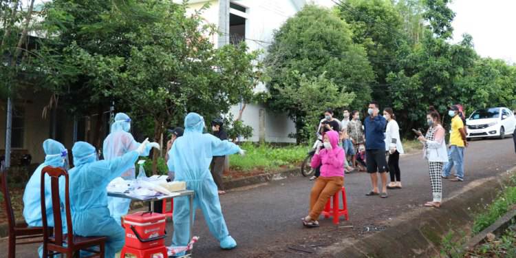 Đắk Lắk Về nhà sau 10 ngày cách ly tập trung, một tài xế mắc Covid-19