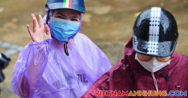 CLIP: Người dân phường Thanh Xuân Trung vui mừng trở về nhà sau khi hoàn thành cách ly y tế