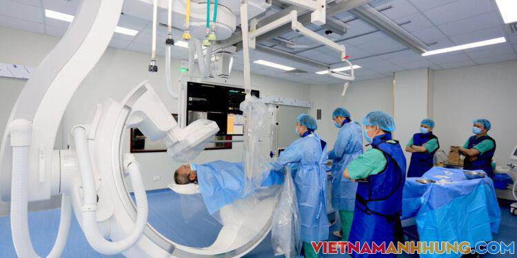 Vận hành hệ thống máy hiện đại tăng cơ hội cứu sống bệnh nhân đột quỵ, tim mạch