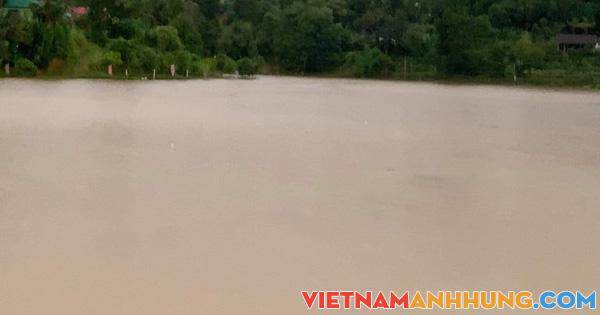 Hà Tĩnh: Mưa lớn kéo dài khiến nhiều thôn, xã bị cô lập