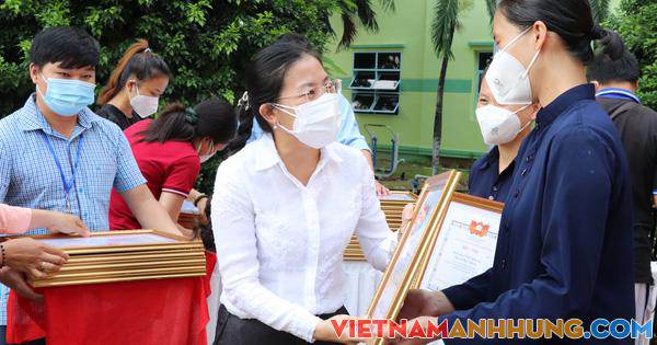 TP HCM: Tri ân lực lượng tình nguyện viên tôn giáo phục vụ tại bệnh viện điều trị Covid-19