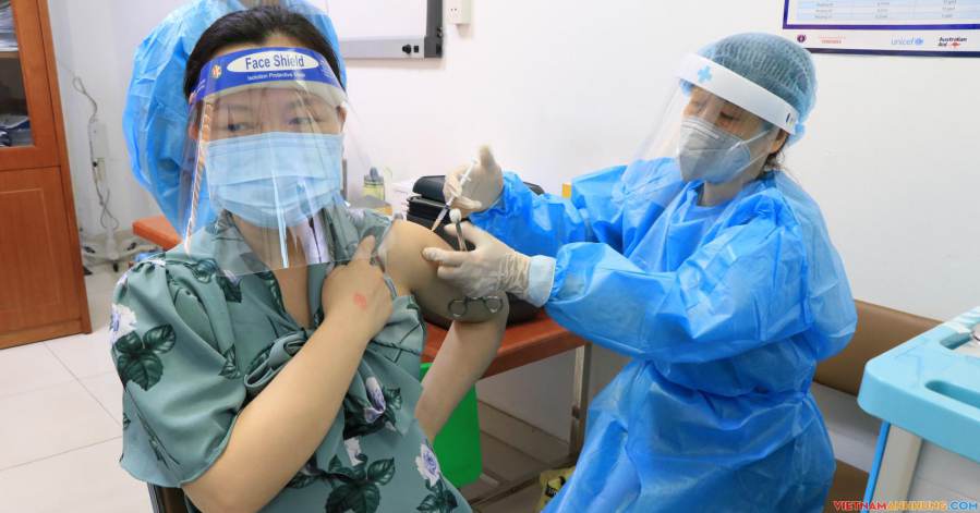 Hơn 1.000 thai phụ ở Hà Nội hào hứng tiêm vaccine Covid-19