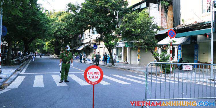 Nam thanh niên ở phố Phủ Doãn dương tính, phong toả lấy mẫu xét nghiệm toàn bộ khu dân cư