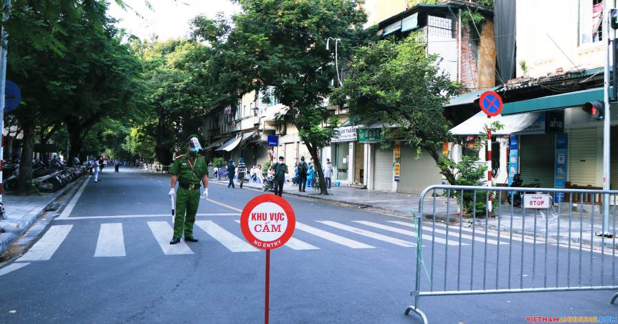 Nam thanh niên ở phố Phủ Doãn dương tính, phong toả lấy mẫu xét nghiệm toàn bộ khu dân cư