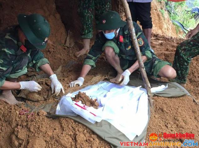 Tìm kiếm, quy tập 04 hài cốt liệt sĩ ở Quảng Trị