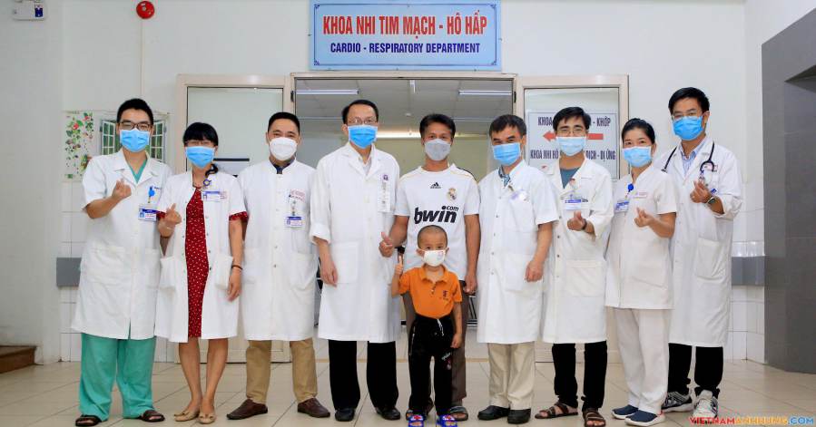 Cứu sống cháu bé 5 tuổi nguy kịch vì hơn 50 vết ong đốt