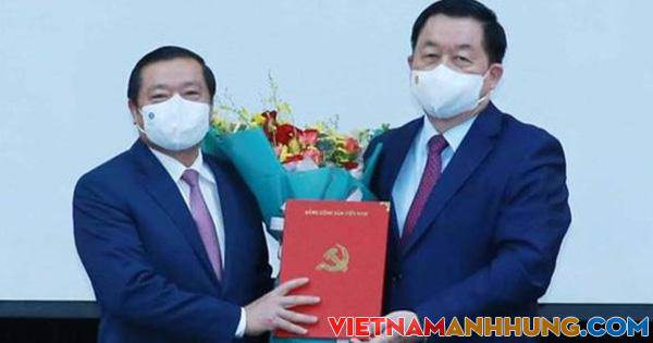 Triển khai quyết định của Bộ Chính trị về công tác cán bộ