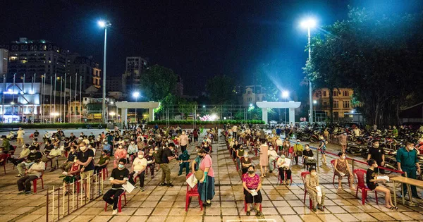 Thần tốc “2 trong 1” xét nghiệm và tiêm vắc-xin