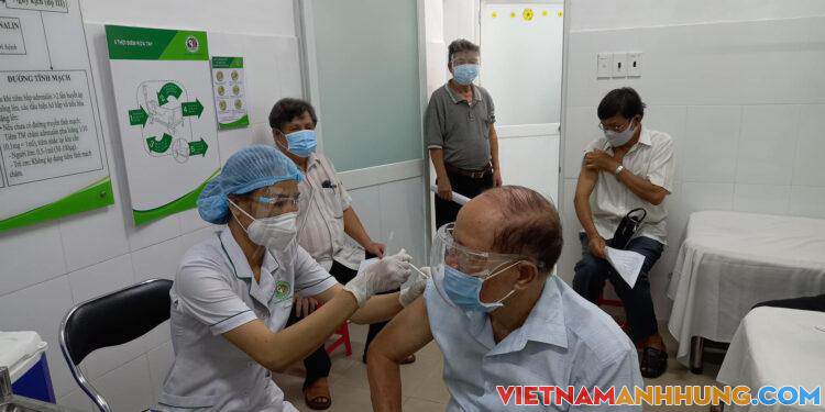 Tuyển tình nguyện viên thử nghiệm giai đoạn 1 và 3a vaccine Covid-19 ARCT-154