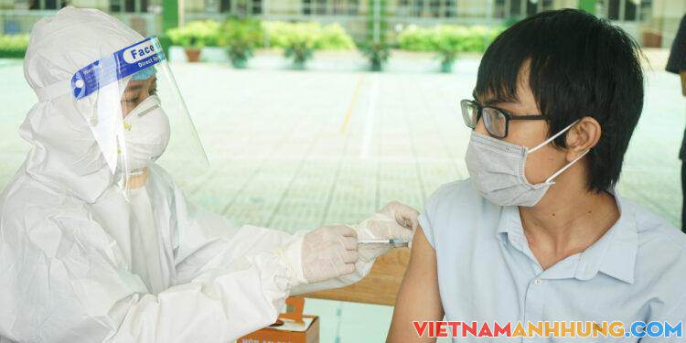 Đề nghị “làm ngày làm đêm” để sớm nộp hồ sơ bổ sung của vaccine Covid-19 Nano Covax