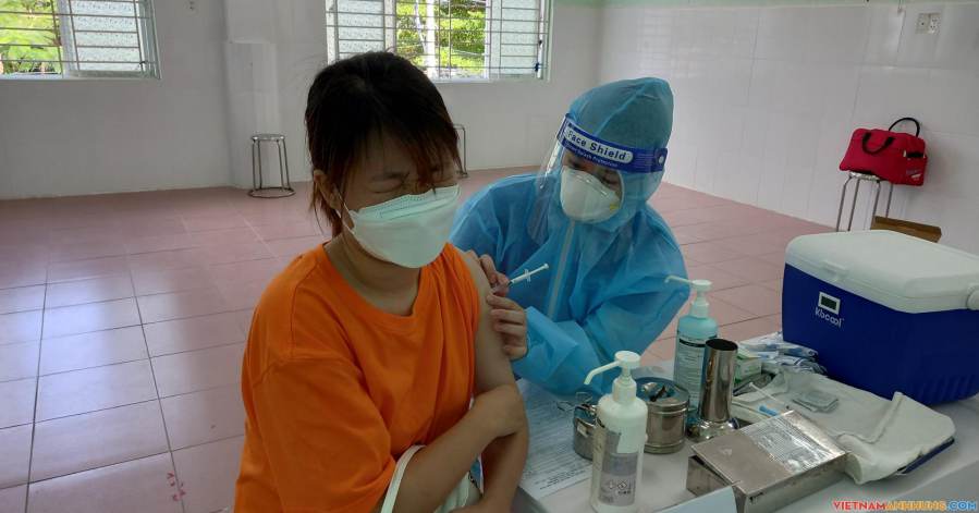 Hàng trăm nghìn người báo cáo sai sót trên Cổng thông tin tiêm chủng Covid-19