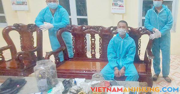 CLIP: Phát hiện xe tải chở nhiều ngoại tệ và kim loại nghi vàng lậu