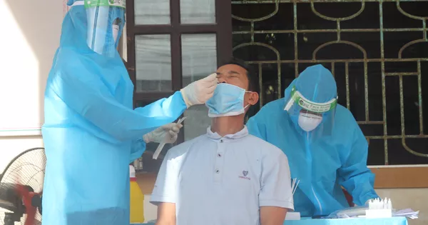 Vợ mắc Covid-19, chồng và con lấy mẫu xét nghiệm cùng dương tính SARS-